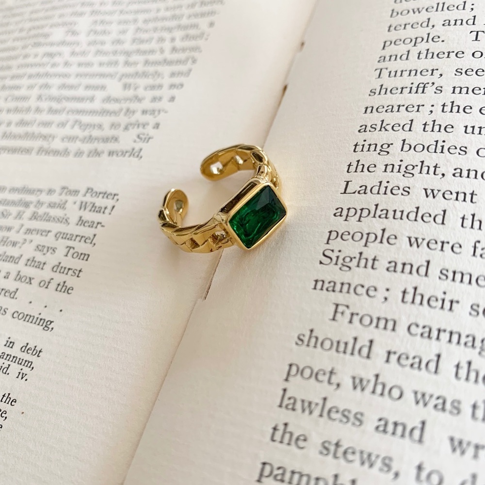 Green Emerald open band gold link statement ring